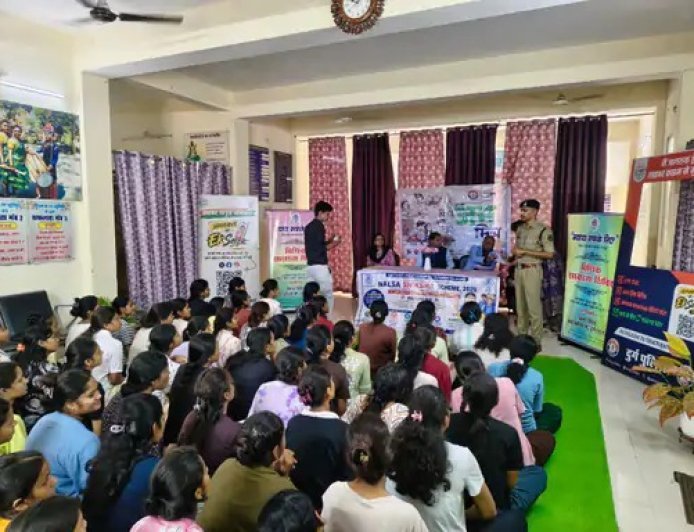 फर्जी कॉल से लेकर डिजिटल गिरफ्तारी तक, छात्राओं को बताए साइबर ठगी के नए तरीके