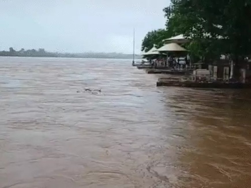 देश के कई हिस्सों में बारिश का कहर, उत्तराखंड में 12 मौतें; चित्रकूट में रामघाट डूबा
