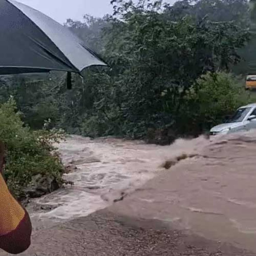 बारिश और भूस्खलन से बिगड़े हालात, केदारनाथ पैदल यात्रा पर तीसरे दिन भी रोक