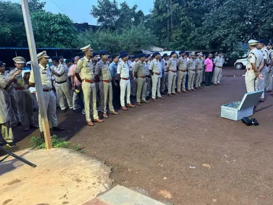 दुर्ग जेल में सुबह 6 बजे अचानक पहुंची पुलिस टीम, बैरकों से मिले दो मोबाइल