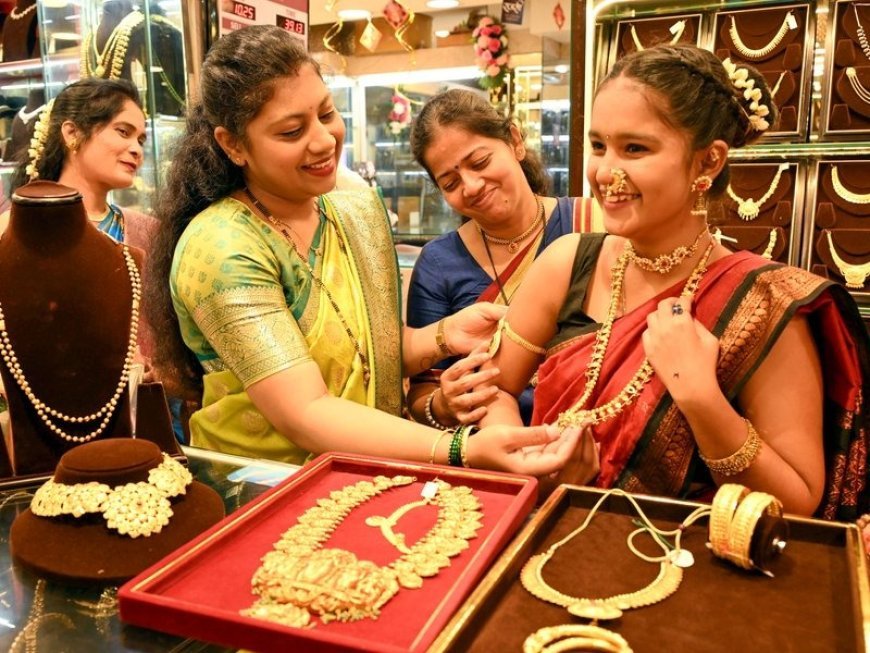 सराफा बाजार में फिर चमकी चांदी, सप्ताहभर में ₹7,988 का उछाल
