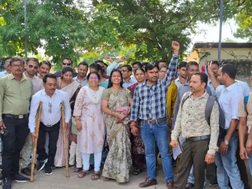 पदोन्नति में देरी पर टीईटी शिक्षकों का प्रदर्शन, 4 अक्टूबर तक का अल्टीमेटम