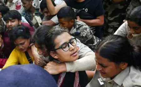 महिला पत्रकारों के आरोपों से गरमाया जंतर-मंतर, दिल्ली पुलिस ने जांच क्राइम ब्रांच को सौंपीमहिला पत्रकारों के आरोपों से गरमाया जंतर-मंतर, दिल्ली पुलिस ने जांच क्राइम ब्रांच को सौंपी