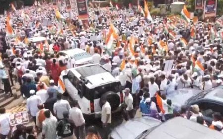 SIR के विरोध में साथ आए उद्धव-राज ठाकरे, मुंबई में हजारों समर्थकों का मार्च