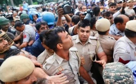 आयोग कार्यालय जाने पर अड़ा विपक्ष, दिल्ली में फिर सड़क पर उतरे 19 दलों के सांसद