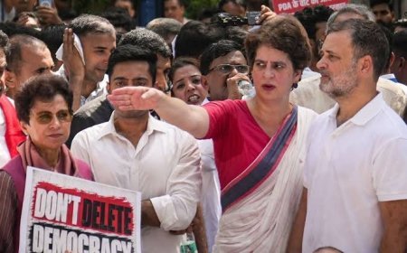 ‘सेव डेमोक्रेसी’ मार्च के बाद राहुल-प्रियंका पर FIR, आकाशवाणी परिसर में धरने का मामला