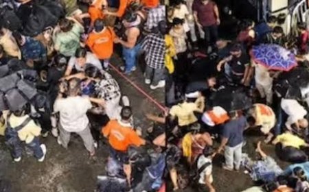 सम्मानित दुर्गा पूजा पंडाल में मातम, भगदड़ ने ली 19 लोगों की जान
