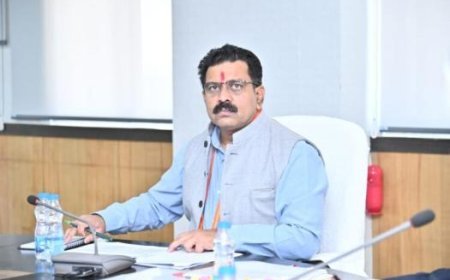 उप मुख्यमंत्री विजय शर्मा के निर्देश पर पीएम जनमन आवास में ठगी करने पर ठेकेदार शेख निजामुद्दिन उर्फ निक्की खान के विरुद्ध एफआईआर दर्ज