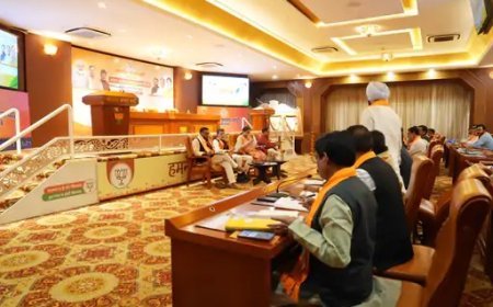 2028 की तैयारी में जुटी भाजपा, स्मृति ईरानी ने बैठकों से साधा संगठन