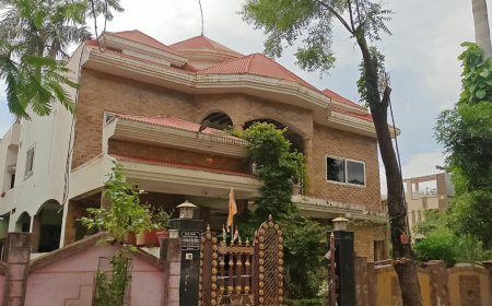 ब्रेकिंग न्यूज : घोटालों की जांच में कई शहरों तक पहुंची एजेंसियां, कारोबारियों के घर-दफ्तर खंगाले