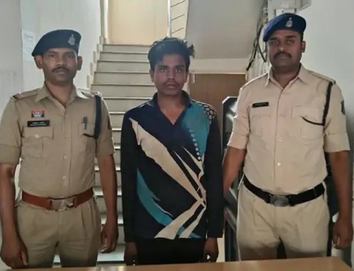 राशन कार्डधारियों का चावल खरीदकर घर में भरता था आरोपी, 24 क्विंटल जब्त