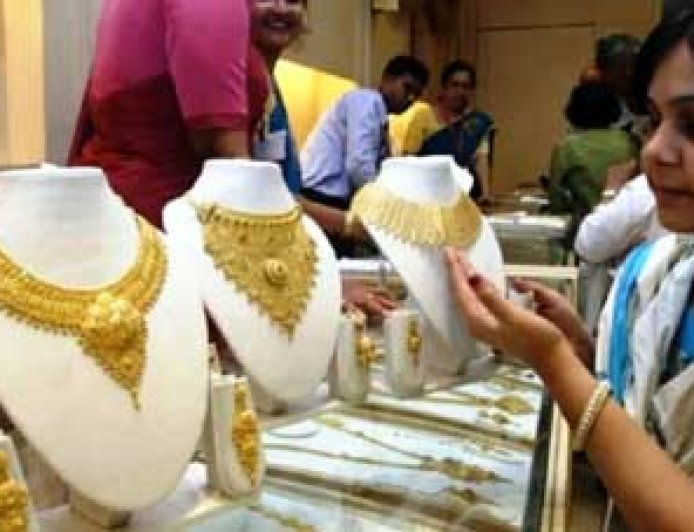 सोने की कीमत में दूसरे दिन भी गिरावट, दिवाली पर महंगा होने का अनुमान