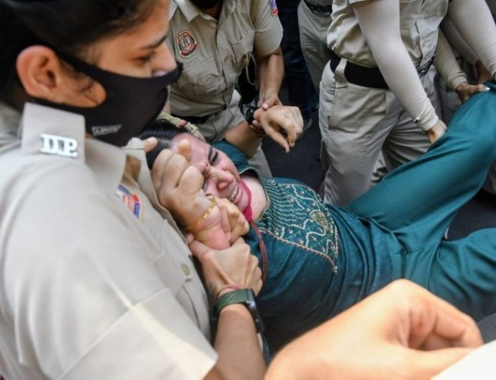 दिल्ली में इंटरनेट रोकने पर केंद्र ने जताया खेद, सुप्रीम कोर्ट में माफी