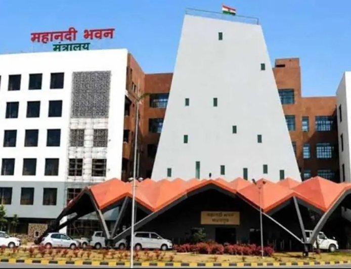 CM हेल्पलाइन पर लापरवाही उजागर, PWD के 13 अफसरों को नोटिस