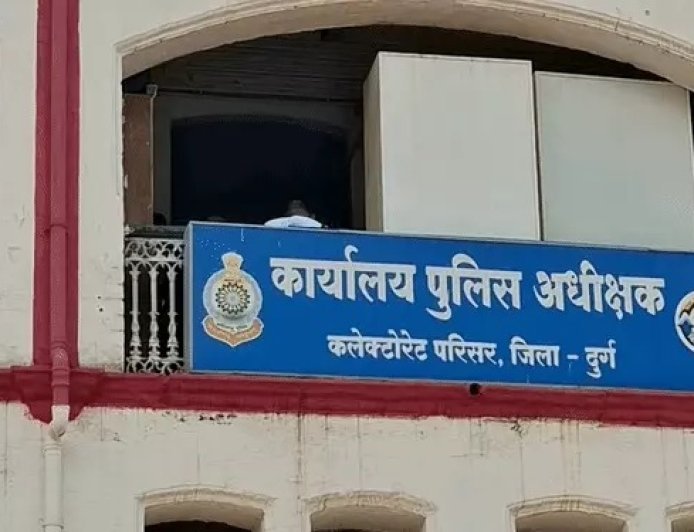 कोर्ट परिसर में महिला से ठगी, 20 हजार के गहने और नकदी लेकर भागी अज्ञात महिला