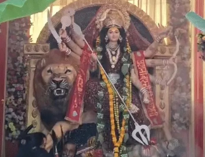 डोंगरगढ़ से रायपुर तक देवी मंदिरों में भक्तों की भीड़