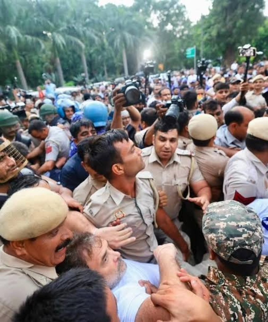 आयोग कार्यालय जाने पर अड़ा विपक्ष, दिल्ली में फिर सड़क पर उतरे 19 दलों के सांसद