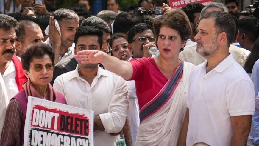 ‘सेव डेमोक्रेसी’ मार्च के बाद राहुल-प्रियंका पर FIR, आकाशवाणी परिसर में धरने का मामला