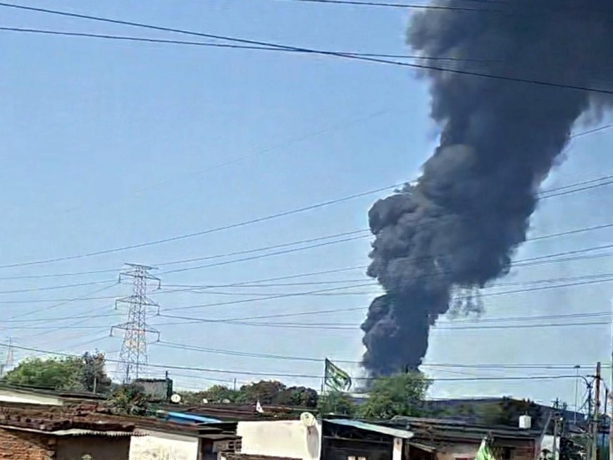 ब्रेकिंग न्यूज : केमिकल फैक्ट्री में आग से मचा हड़कंप, ड्रम फटने से लगातार होते रहे धमाके