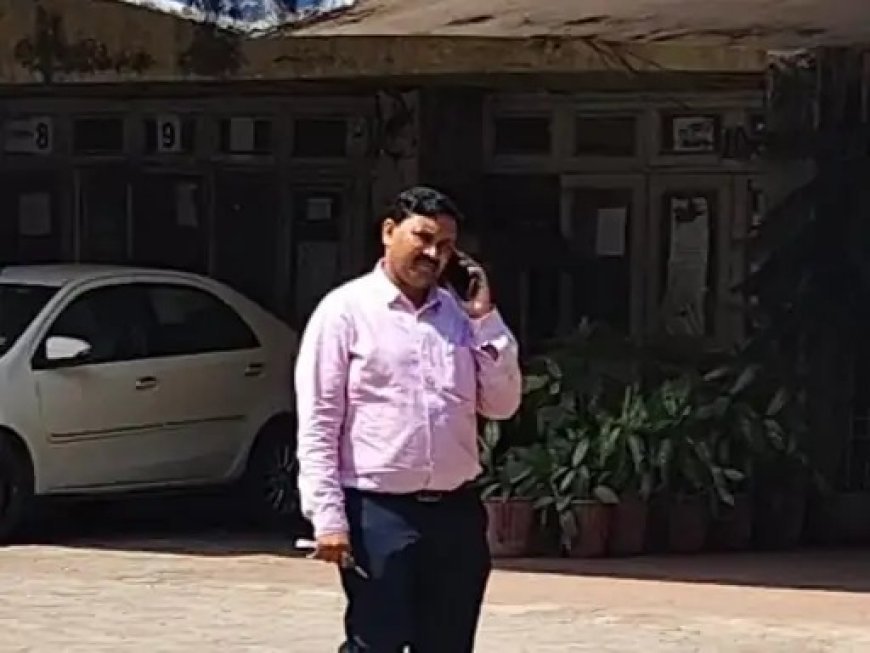 कोर्ट का आदेश लेकर पहुंचे कुलसचिव, अपने ही दफ्तर में नहीं मिला प्रवेश